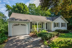 20 Byron Pl, Sparta Township, NJ 07871 - Photo 2