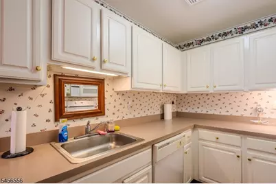 133 Town Center Dr, Warren Township, NJ 07059 - Photo 8
