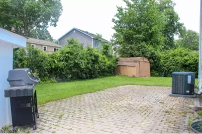 137 Centerton Dr, Parsippany, NJ 07054 - Photo 4