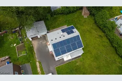 137 Centerton Dr, Parsippany, NJ 07054 - Photo 2
