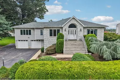 19 Brook Hollow Ct, Hawthorne, NJ 07506 - Photo 1