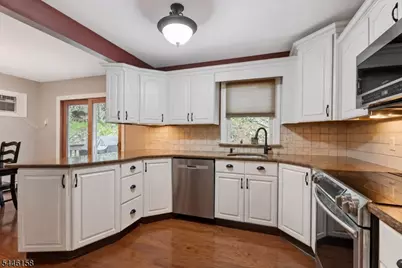 109 Valley View Trl, Sparta Township, NJ 07871 - Photo 2