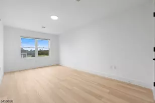 645 S 10th St Unit, Newark, NJ 07108 - Photo 4