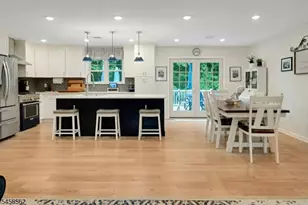 27 Big Piece Rd, Fairfield, NJ 07004 - Photo 8