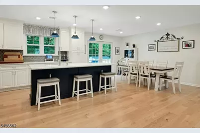 27 Big Piece Rd, Fairfield, NJ 07004 - Photo 6