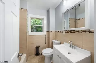 125 Pine Grove Terrace, Newark, NJ 07106 - Photo 10