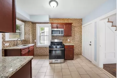 125 Pine Grove Ter, Newark, NJ 07106 - Photo 6