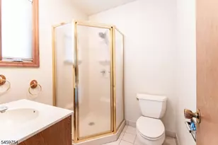 28 Overlook Dr, Jefferson Township, NJ 07438 - Photo 14
