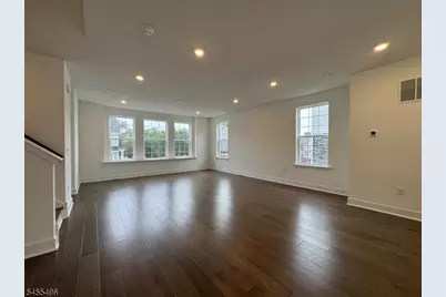 71 Eastwood Ter, East Hanover Township, NJ 07936 - Photo 2