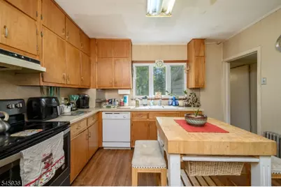 327 Rifle Camp Rd, Woodland Park, NJ 07424 - Photo 10