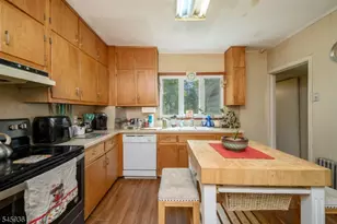 327 Rifle Camp Rd, Woodland Park, NJ 07424 - Photo 10