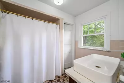 327 Rifle Camp Rd, Woodland Park, NJ 07424 - Photo 14