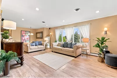 17 Dando Ct, Clifton, NJ 07013 - Photo 8