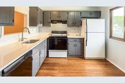 584 Dell Pl #84, Stanhope, NJ 07874 - Photo 4