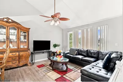 8 Rollins Trl, Hopatcong, NJ 07843 - Photo 10
