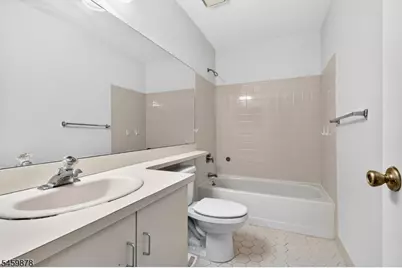 32 Crabapple Ln, Franklin Township, NJ 08823 - Photo 10