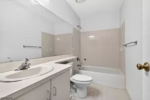 32 Crabapple Ln, Franklin Township, NJ 08823 - Photo 10