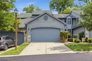 4 Hillside Ct, Lambertville, NJ 08530 - Photo 2
