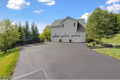 5 Thames Ln, Raritan Township, NJ 08822 - Photo 2
