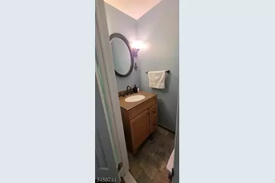 317 Jamestown Ct, Raritan Township, NJ 08822 - Photo 4