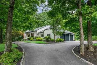 27 Alize Dr, Kinnelon, NJ 07405 - Photo 2