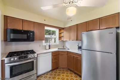 530 Lexington Ave, Cranford Township, NJ 07016 - Photo 14