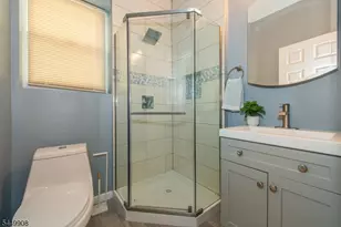 25 Cloverhill Pl, Montclair, NJ 07042 - Photo 14