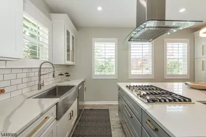 25 Cloverhill Pl, Montclair, NJ 07042 - Photo 12