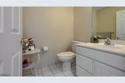 58 Parkside Ct, Wayne Twp., NJ 07470 - Photo 12
