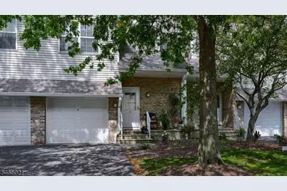 58 Parkside Ct, Wayne Twp., NJ 07470 - Photo 2