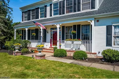 3 Summer Cottage Ln, Franklin Township, NJ 08823 - Photo 2