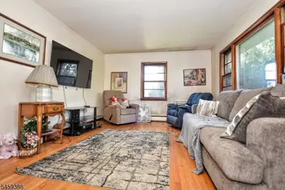 27 Hillcrest Ave, Lodi, NJ 07644 - Photo 8