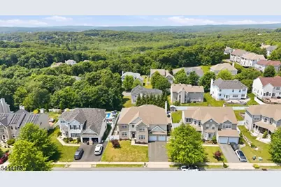 918 Timberline Dr, Jefferson Township, NJ 07849 - Photo 2