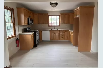 254 Phillips Ave, South Hackensack Township, NJ 07606 - Photo 6