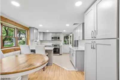 2 Whaleback Waddy, Denville, NJ 07834 - Photo 16