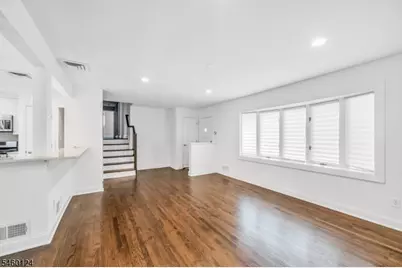 23 Hampshire Rd, Paramus, NJ 07652 - Photo 4