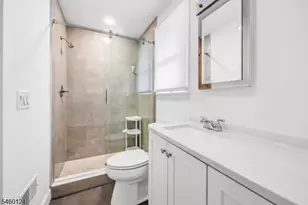 23 Hampshire Rd, Paramus, NJ 07652 - Photo 18