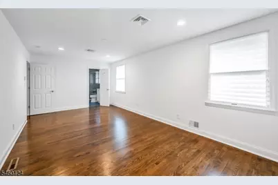 23 Hampshire Rd, Paramus, NJ 07652 - Photo 16