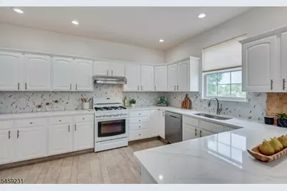 4 Avery Ct, Bridgewater, NJ 08807 - Photo 18