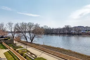 651 Riverside Ave, Lyndhurst Township, NJ 07071 - Photo 4