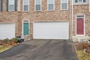 8 Swackhammer Way, Mount Olive, NJ 07828 - Photo 2