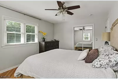 807 Brooklyn Ave, Raritan, NJ 08869 - Photo 16