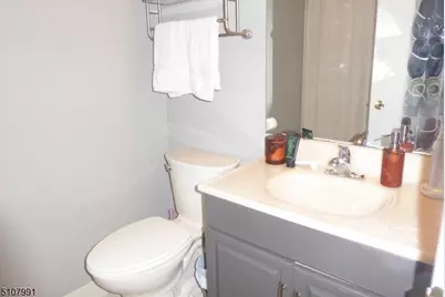52 Foxwood Court Ondo, Bedminster Township, NJ 07921 - Photo 10