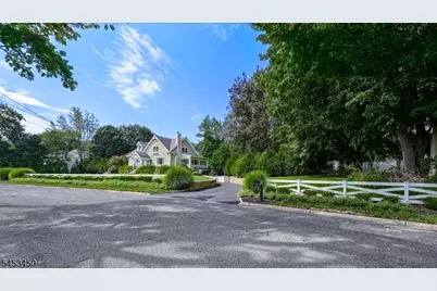 34 Grandview Dr, Wayne, NJ 07470 - Photo 2