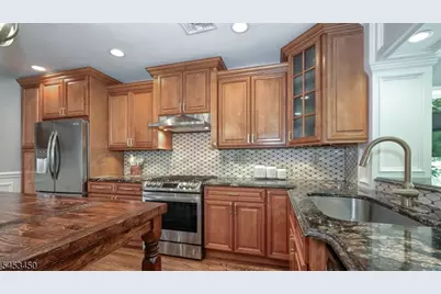 34 Grandview Dr, Wayne, NJ 07470 - Photo 10