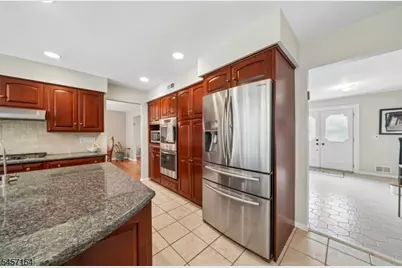 15 Mount Vernon Ct, Livingston, NJ 07039 - Photo 18