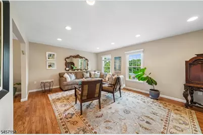 15 Mount Vernon Ct, Livingston, NJ 07039 - Photo 8