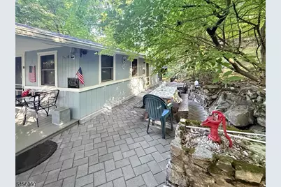 32 Playhouse Park, Jefferson Township, NJ 07849 - Photo 4