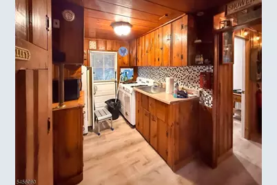 32 Playhouse Park, Jefferson Township, NJ 07849 - Photo 18