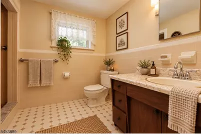 2831 Bradbury Ave, Linden, NJ 07036 - Photo 20